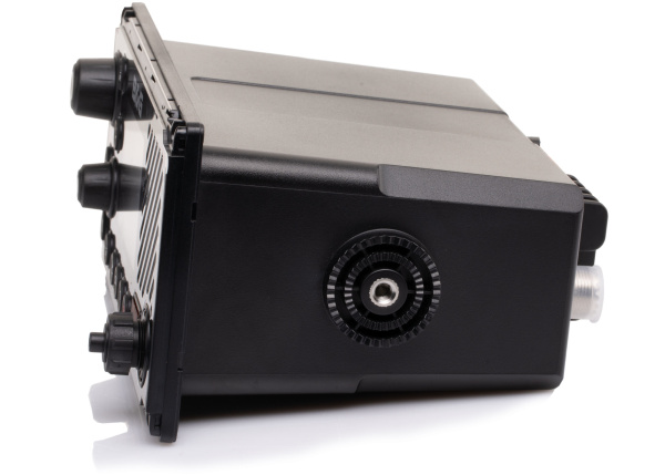 B&G V60-B VHF Radio / with integrated AIS transponder 000-14819-001 от прозводителя B&G